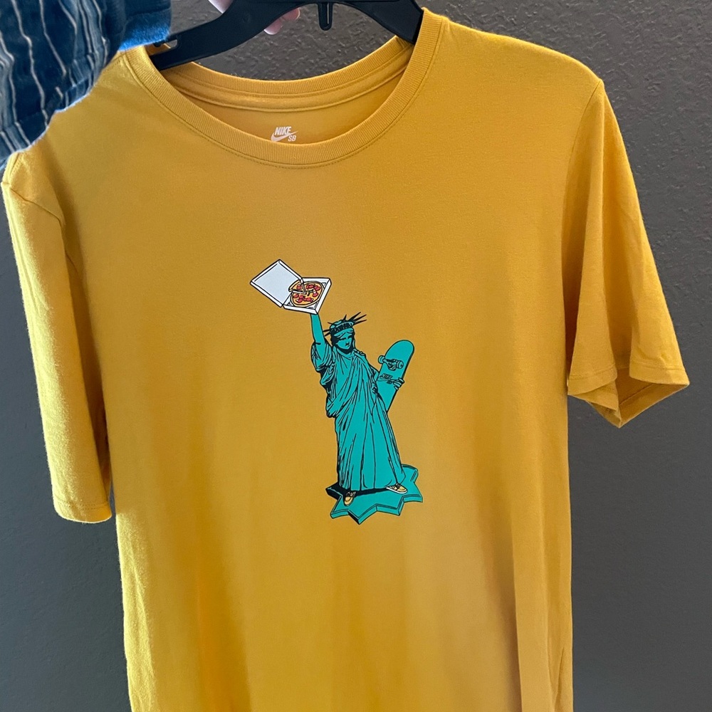 Nike Graphic Tee